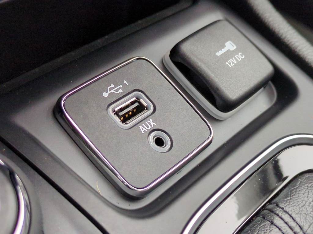 Thumbnail: 2021 Jeep Cherokee - 35