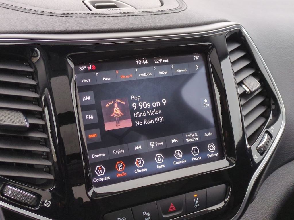 Thumbnail: 2021 Jeep Cherokee - 15