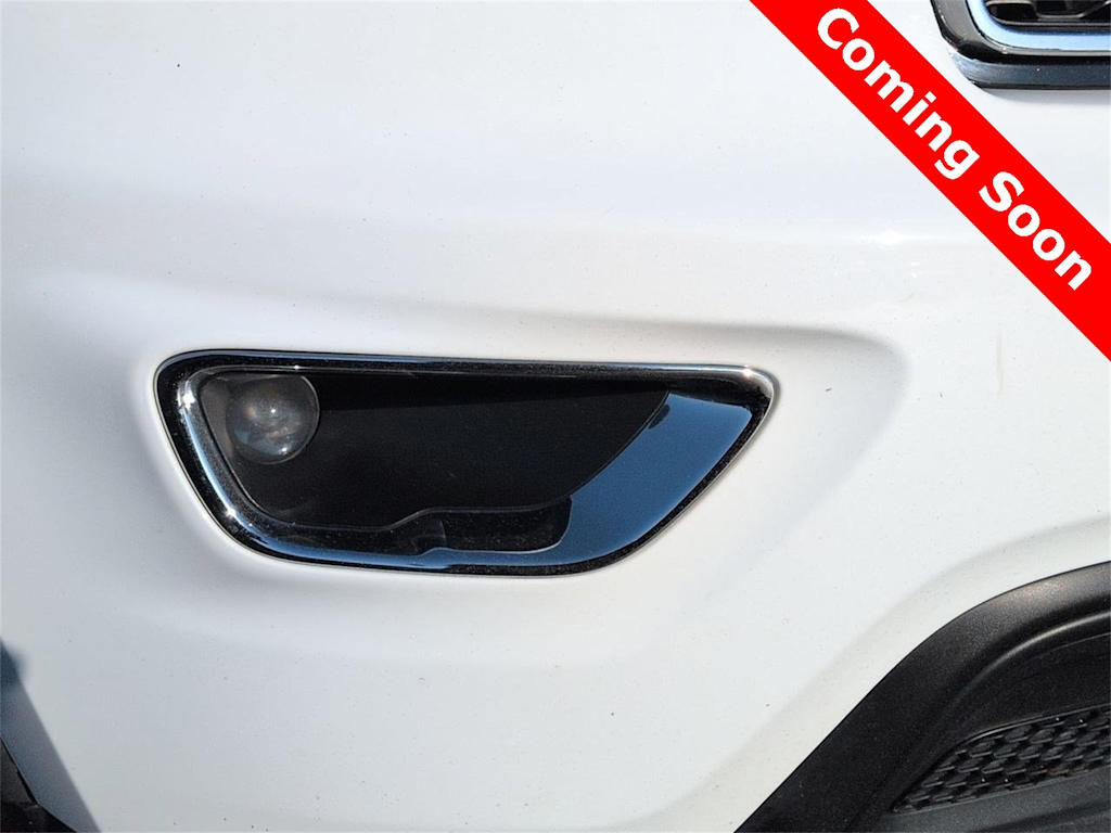 Thumbnail: 2022 Jeep Grand Cherokee - 24