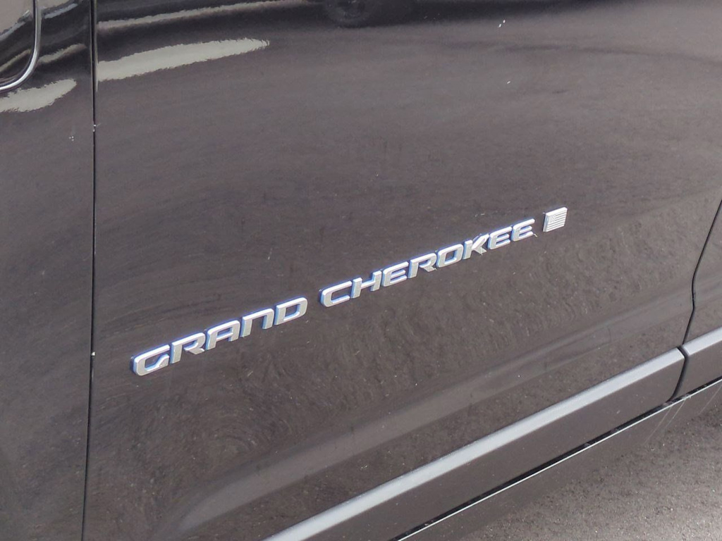 Thumbnail: 2024 Jeep Grand Cherokee - 25