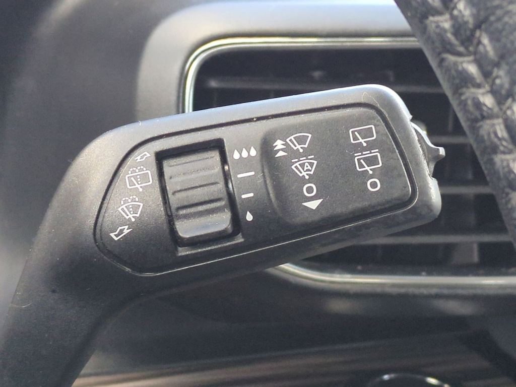 Thumbnail: 2022 Ford Explorer - 32