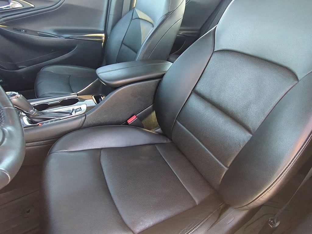 Thumbnail: 2018 Chevrolet Malibu - 10