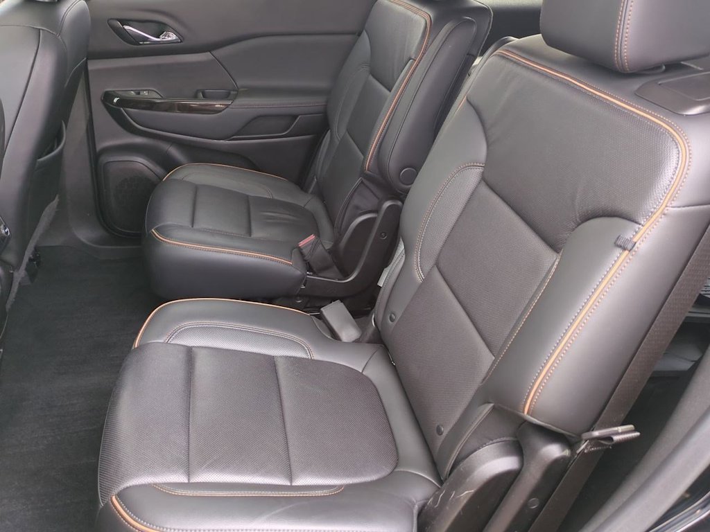 2022 GMC Acadia AT4 27