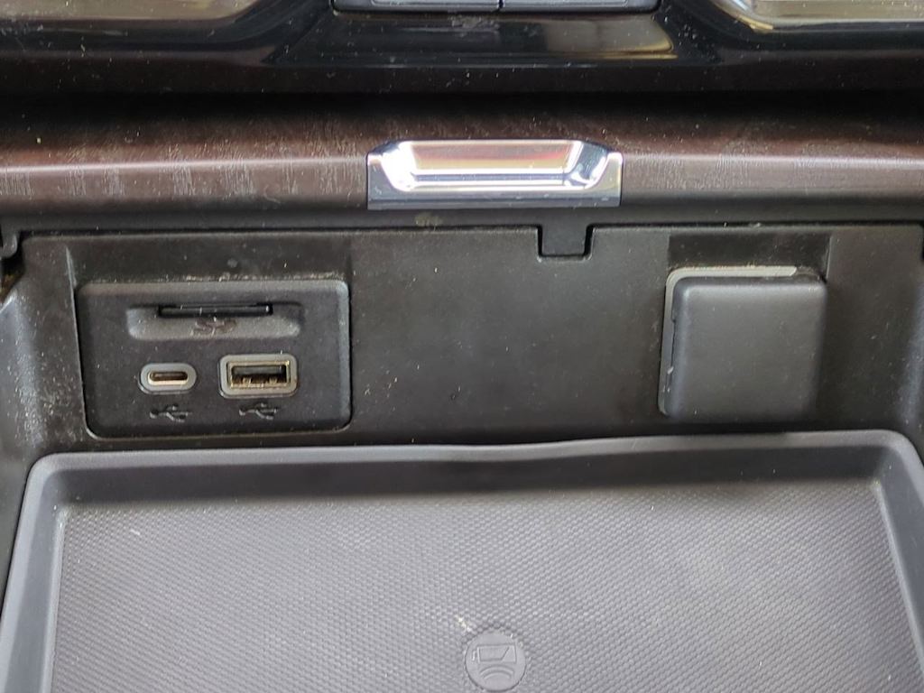 Thumbnail: 2021 GMC Yukon XL - 38