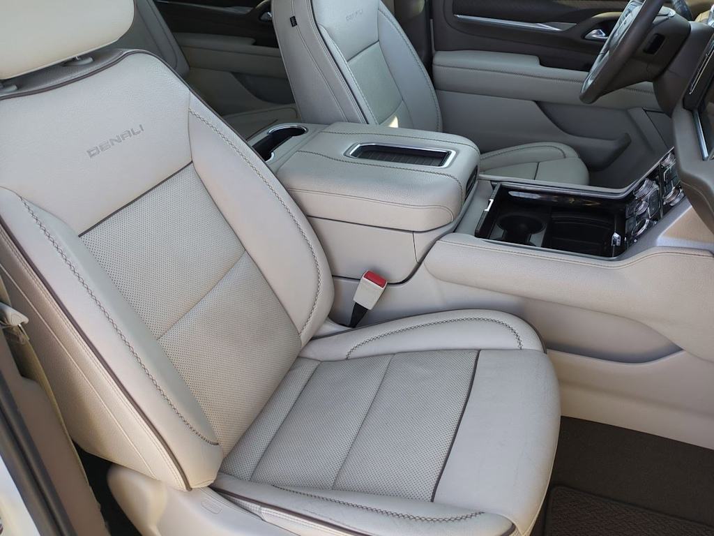 Thumbnail: 2021 GMC Yukon XL - 32