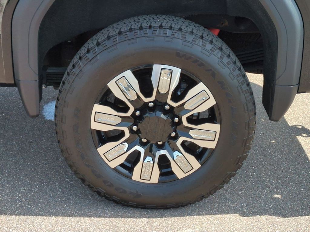 2024 GMC Sierra 2500 Denali 8