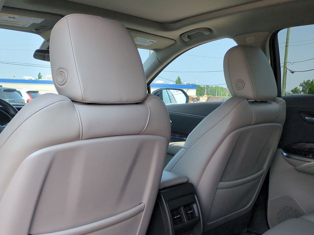 Thumbnail: 2022 Cadillac XT4 - 11