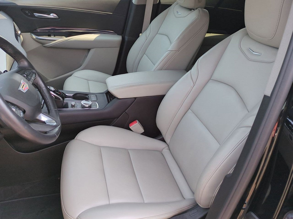 Thumbnail: 2022 Cadillac XT4 - 10