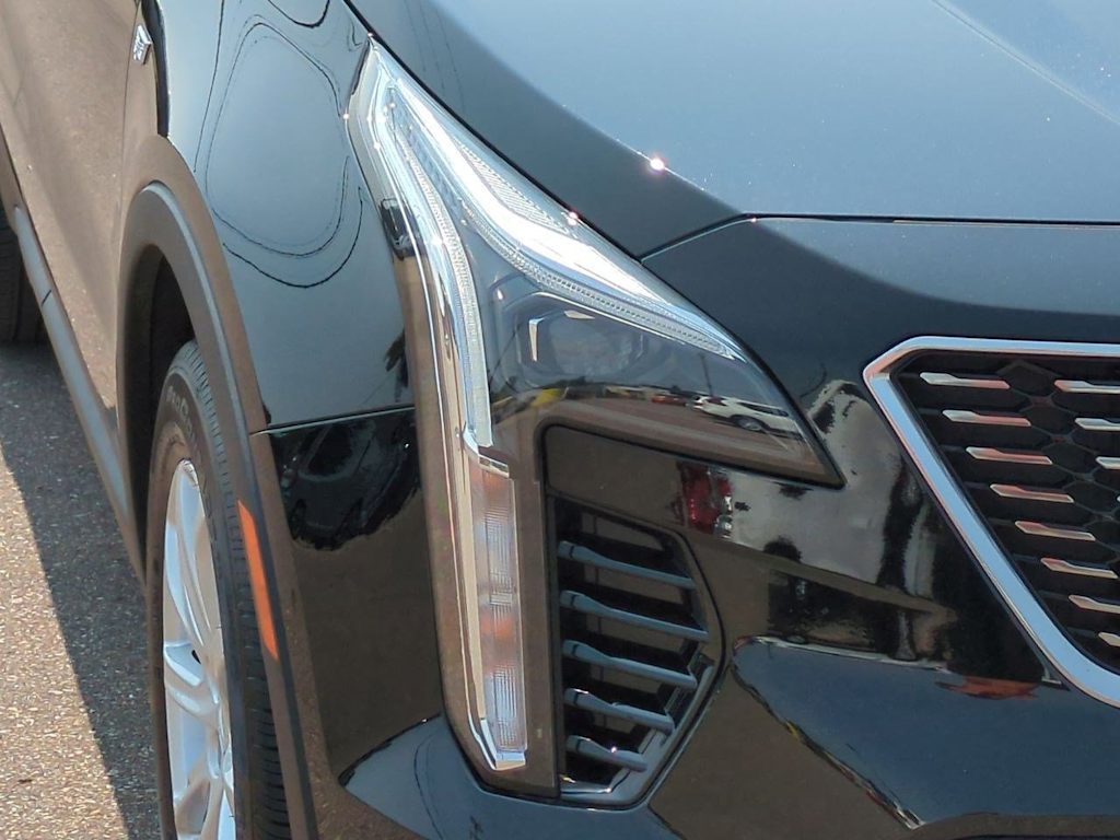 Thumbnail: 2022 Cadillac XT4 - 23