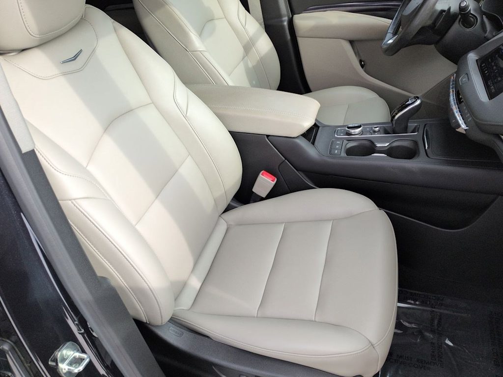 Thumbnail: 2023 Cadillac XT4 - 27