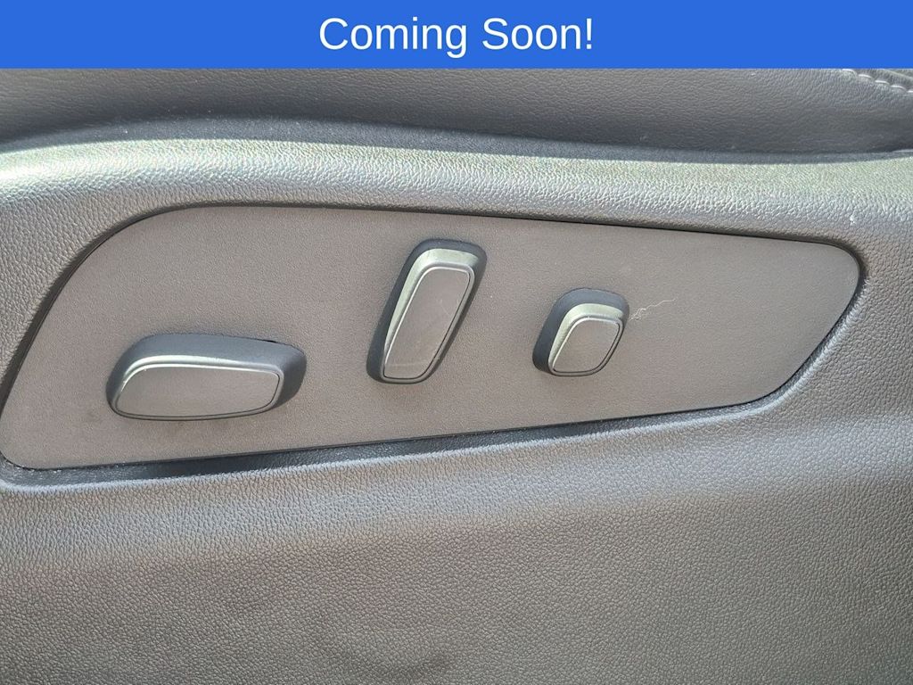 Thumbnail: 2023 Cadillac XT4 - 18