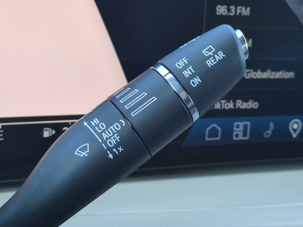 Thumbnail: 2024 Cadillac XT4 - 17