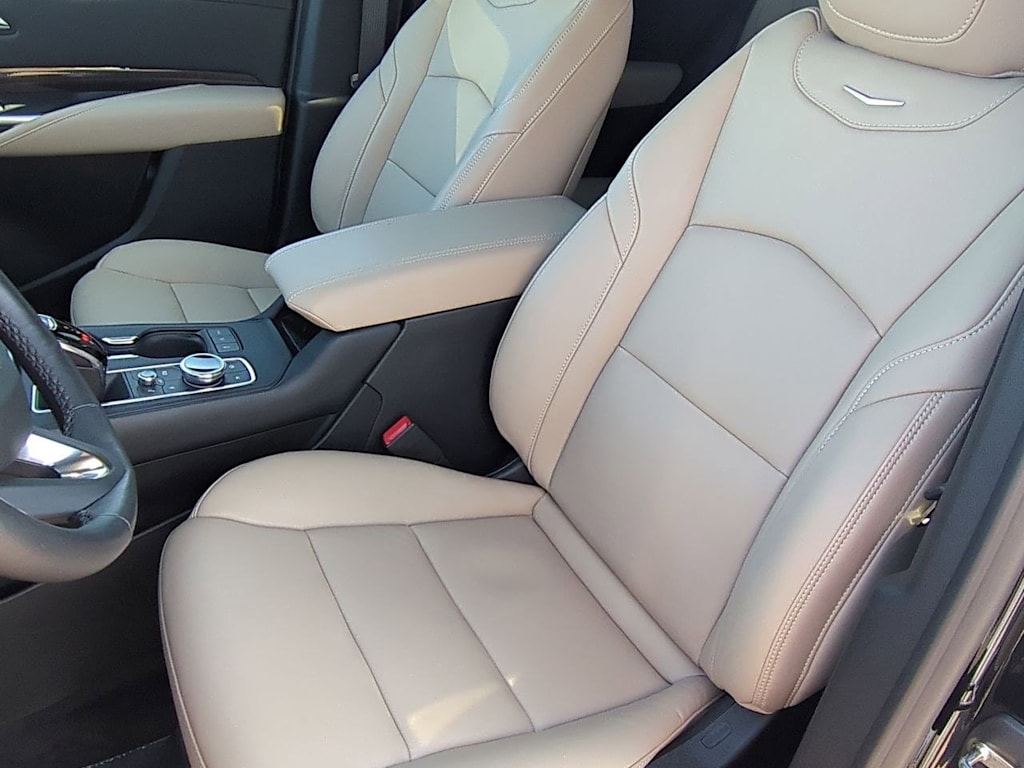 Thumbnail: 2024 Cadillac XT4 - 10