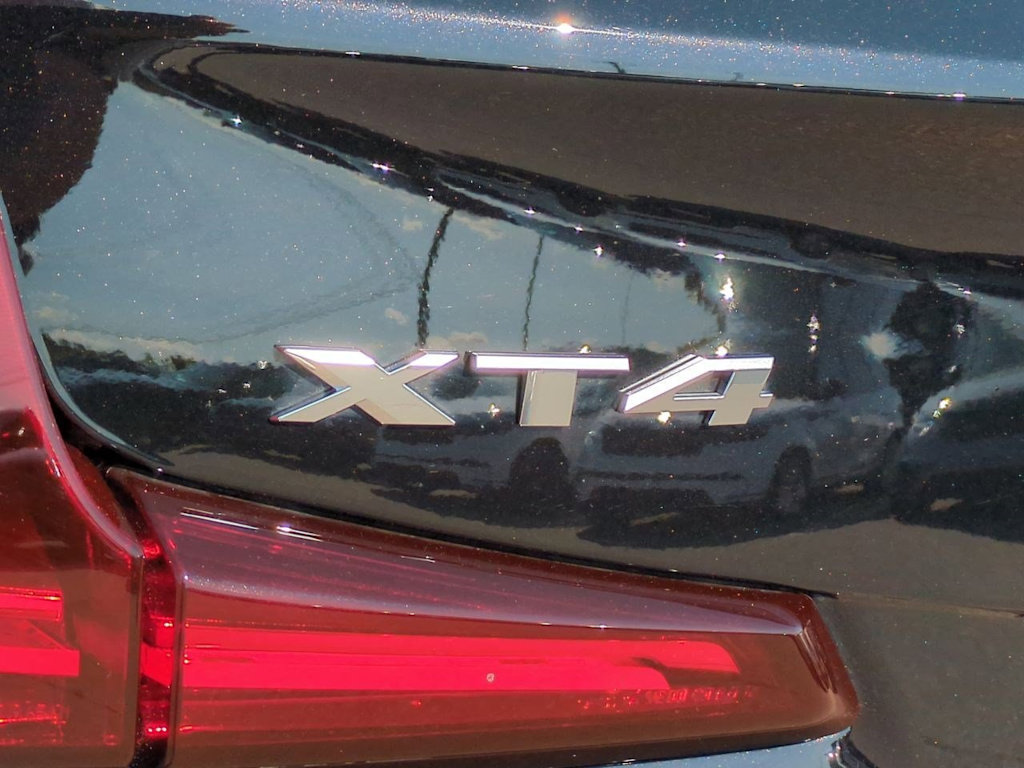 Thumbnail: 2024 Cadillac XT4 - 23