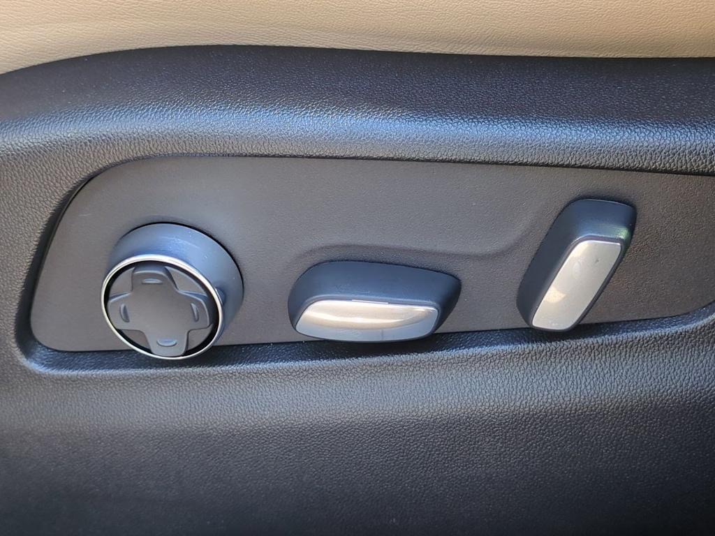 Thumbnail: 2024 Cadillac XT4 - 24