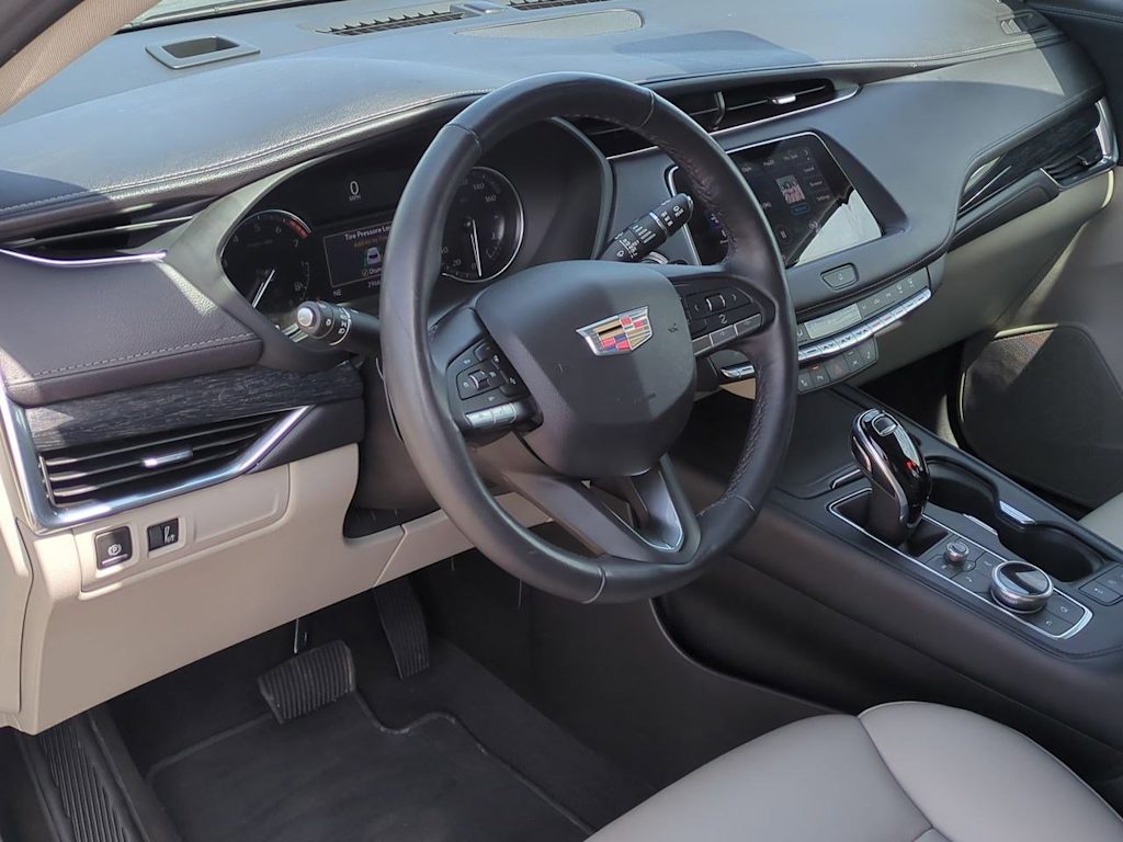 Thumbnail: 2022 Cadillac XT4 - 2