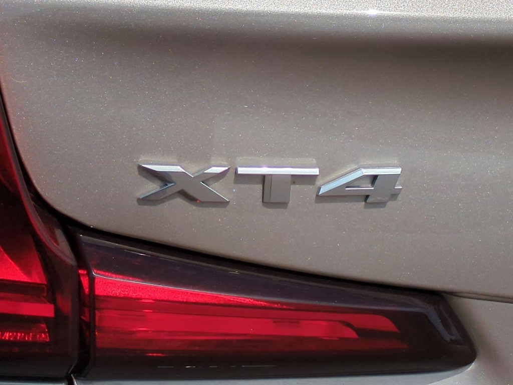 Thumbnail: 2022 Cadillac XT4 - 25