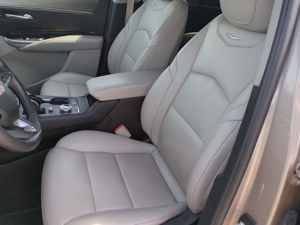 Thumbnail: 2022 Cadillac XT4 - 11