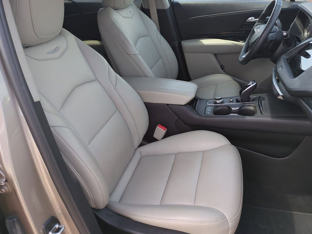 Thumbnail: 2022 Cadillac XT4 - 12