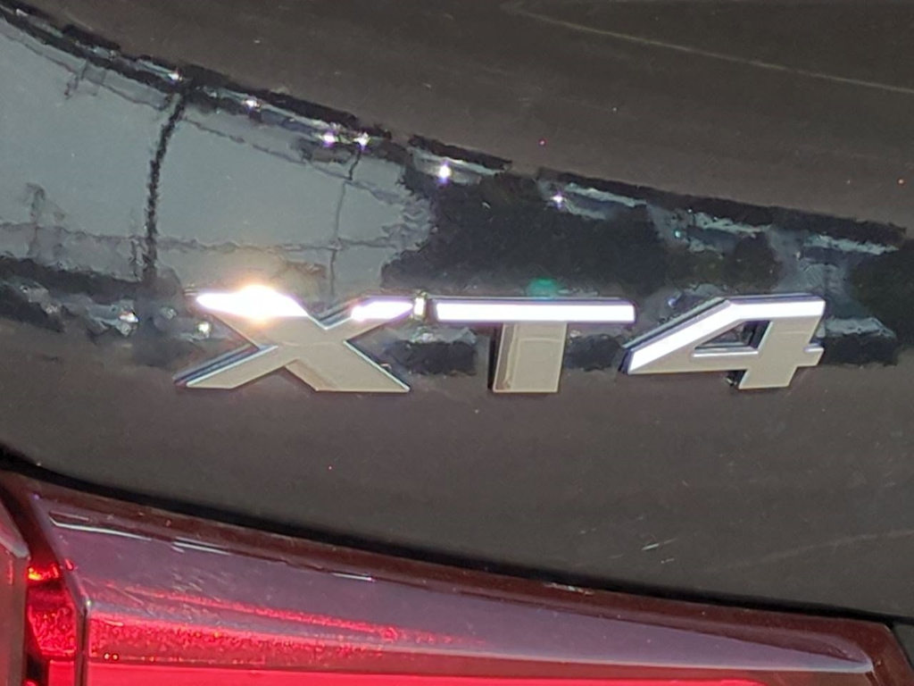 Thumbnail: 2023 Cadillac XT4 - 24