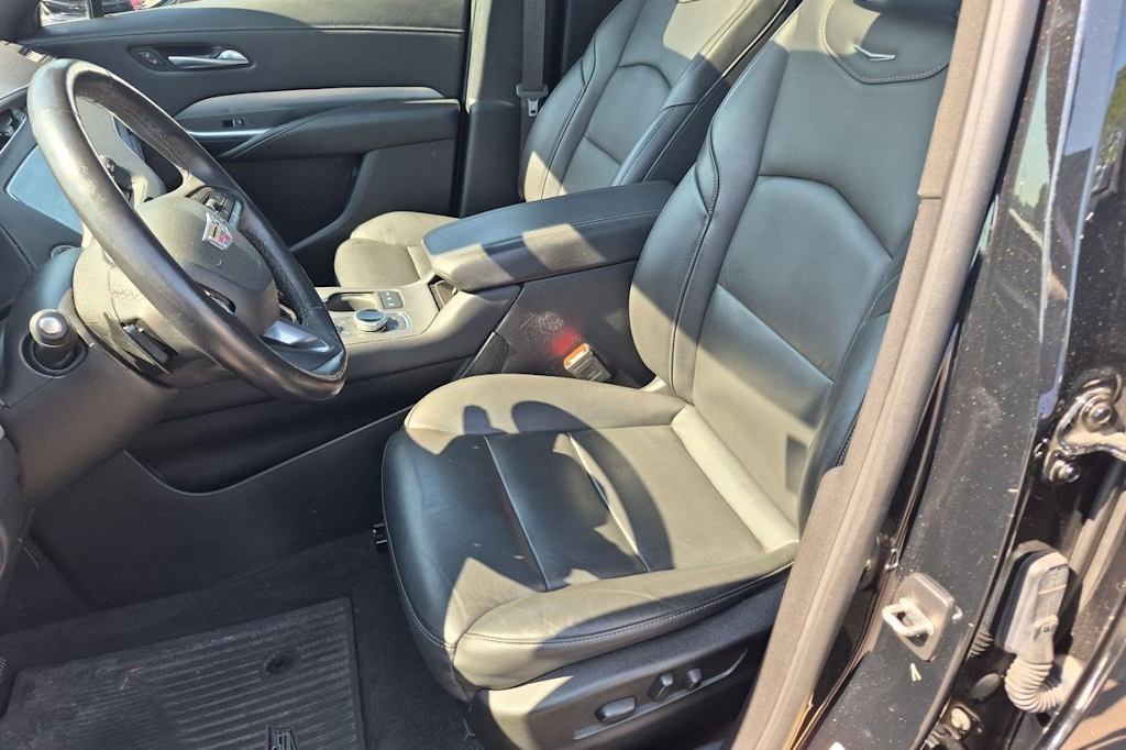 Thumbnail: 2023 Cadillac XT4 - 11