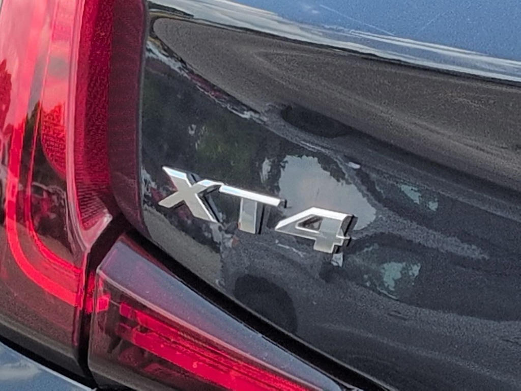 Thumbnail: 2023 Cadillac XT4 - 24