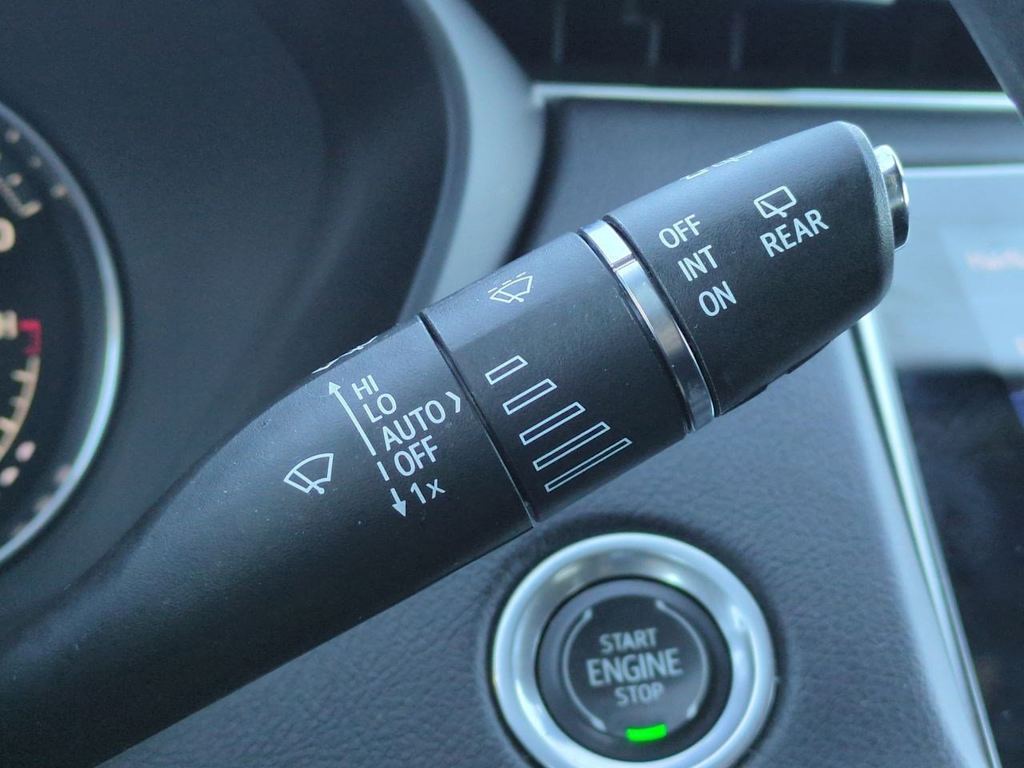 Thumbnail: 2023 Cadillac XT4 - 31