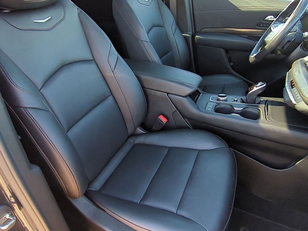 Thumbnail: 2023 Cadillac XT4 - 28