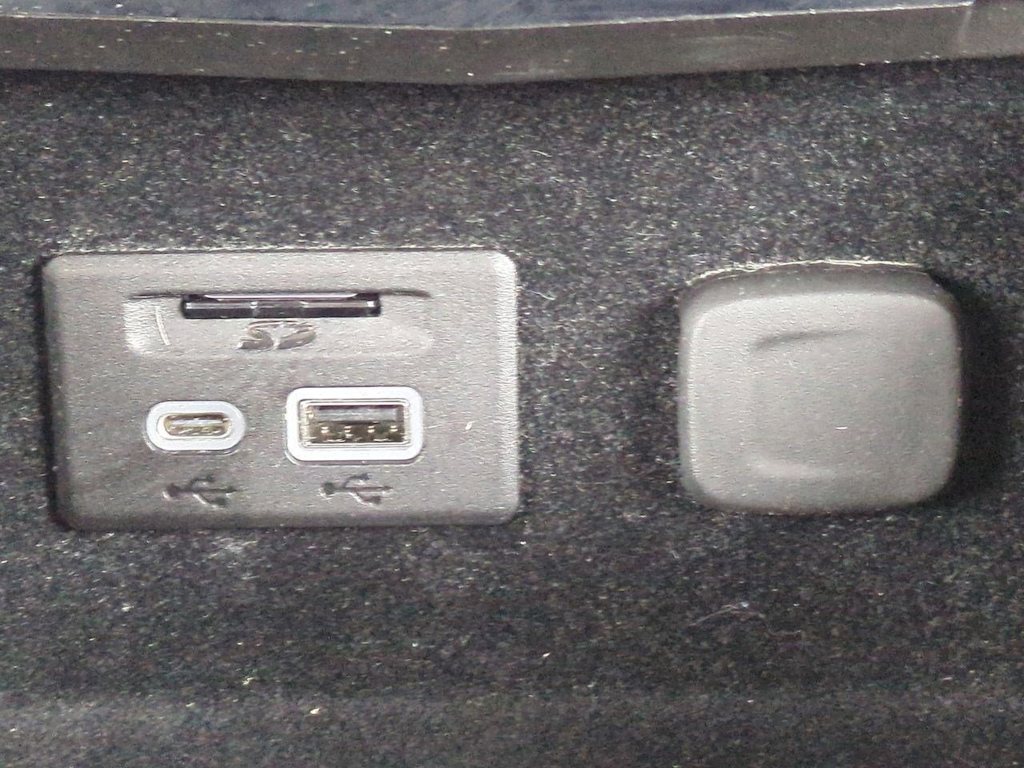 Thumbnail: 2023 Cadillac XT4 - 33