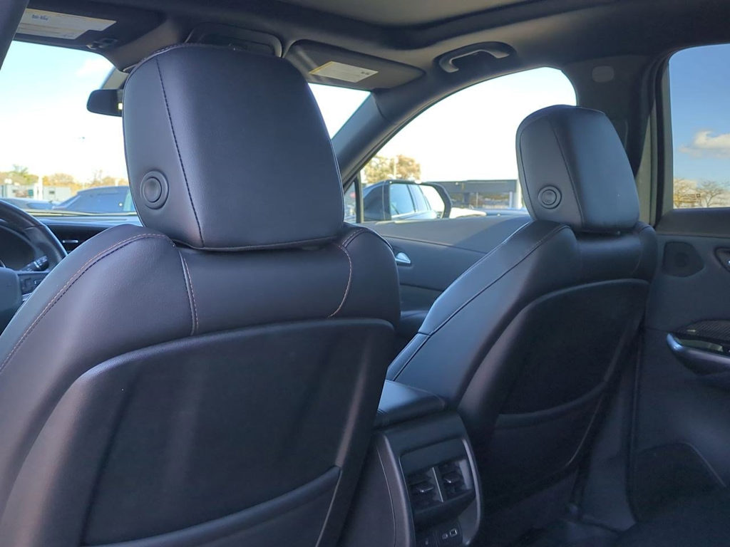 Thumbnail: 2023 Cadillac XT4 - 10