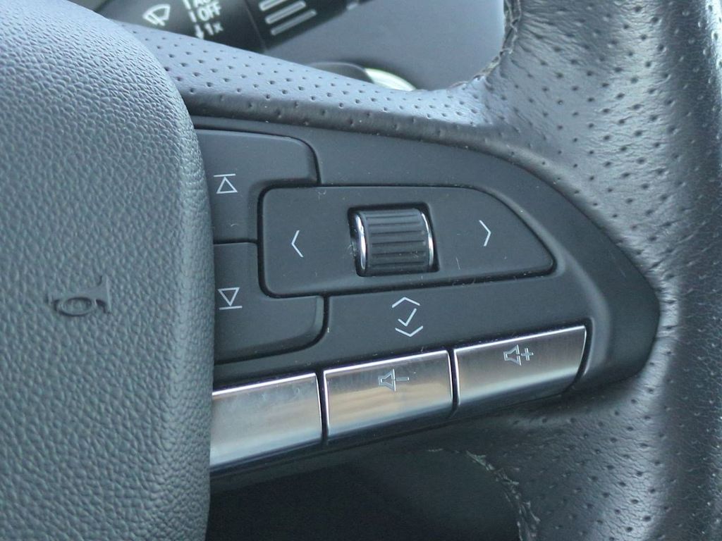 Thumbnail: 2023 Cadillac XT4 - 30