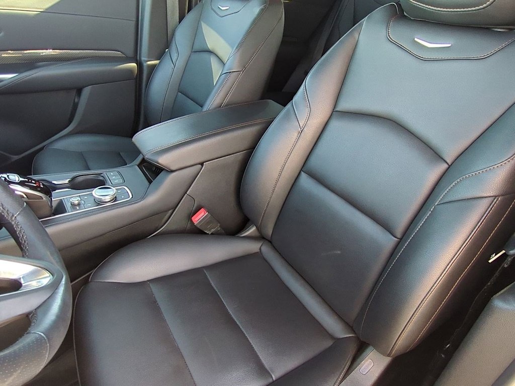 Thumbnail: 2023 Cadillac XT4 - 9