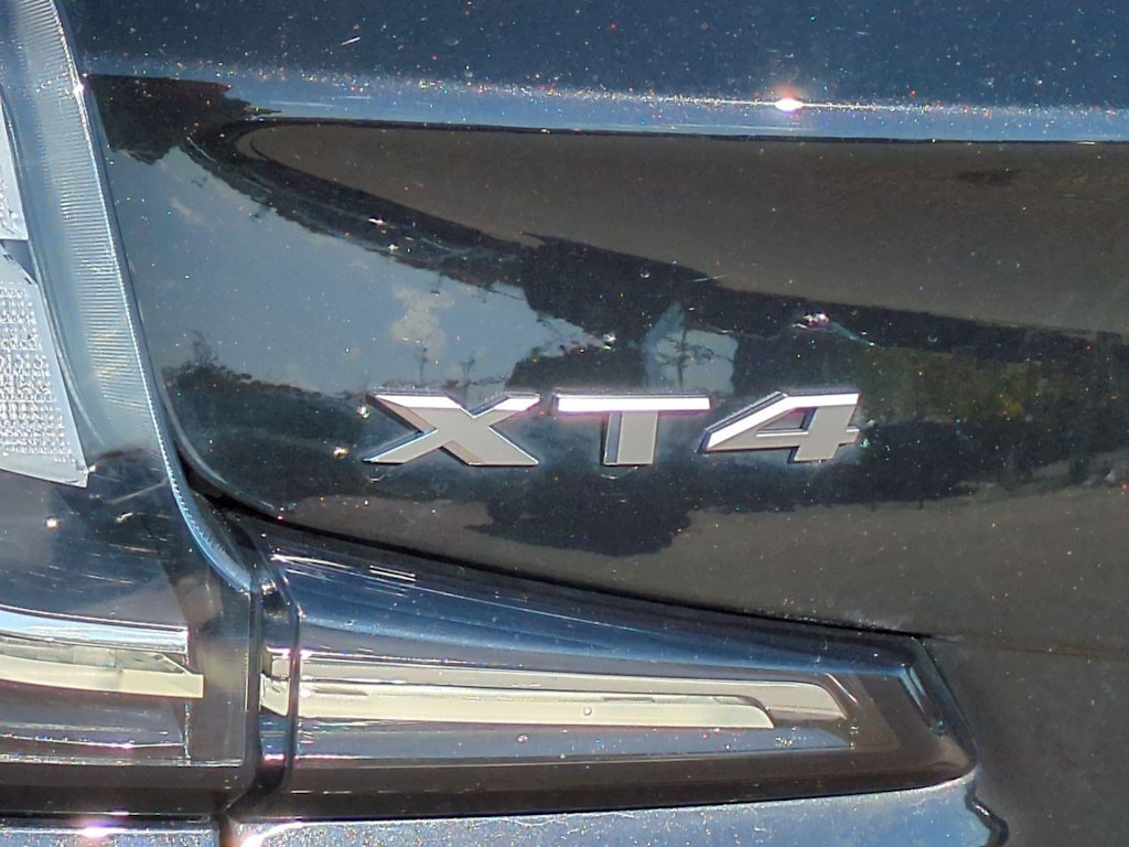 Thumbnail: 2023 Cadillac XT4 - 23