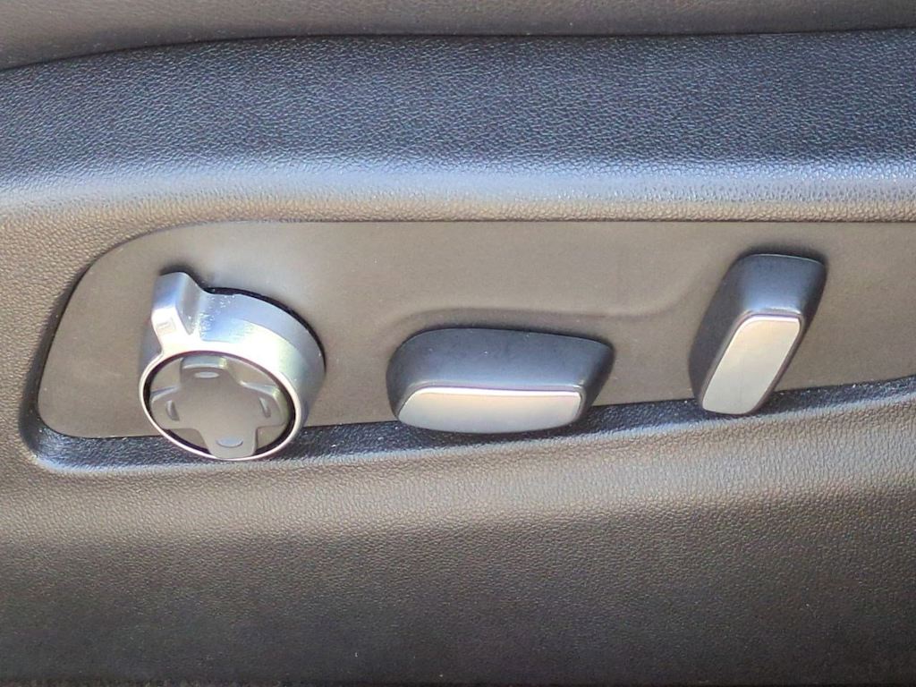 Thumbnail: 2023 Cadillac XT4 - 24