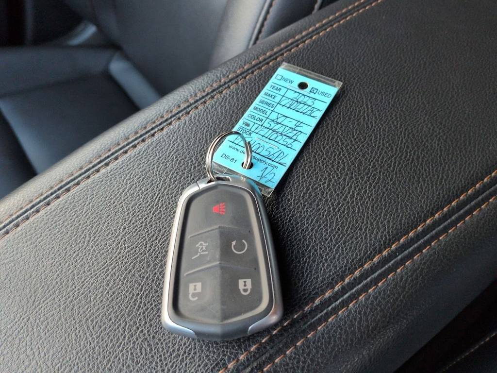 Thumbnail: 2023 Cadillac XT4 - 18