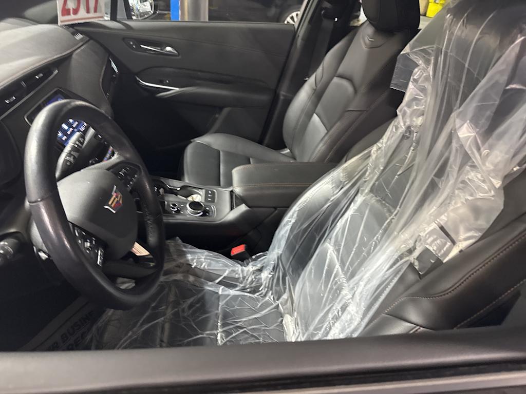 Thumbnail: 2023 Cadillac XT4 - 6