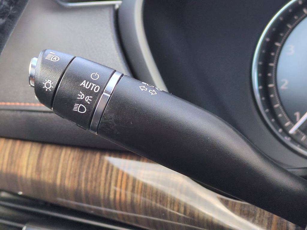 Thumbnail: 2023 Cadillac XT4 - 15