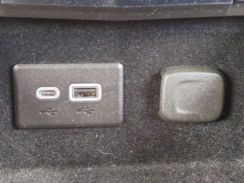 Thumbnail: 2023 Cadillac XT4 - 34