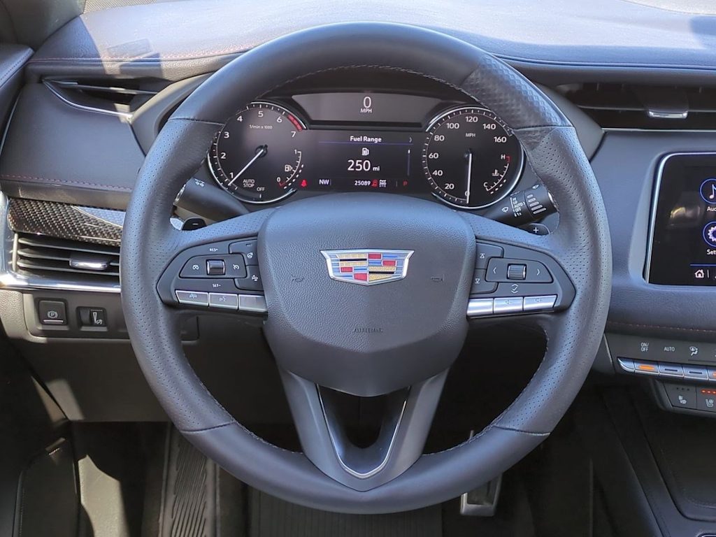 2022 Cadillac XT4 Sport 14