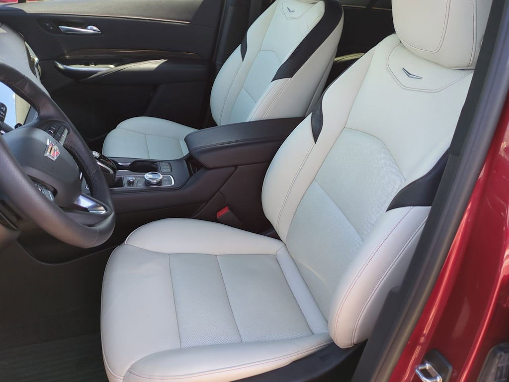 2022 Cadillac XT4 Sport 11