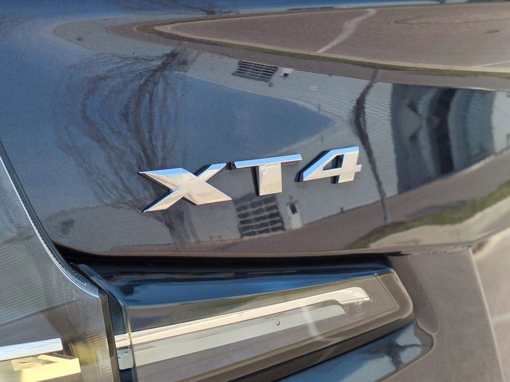 2022 Cadillac XT4 Sport 24