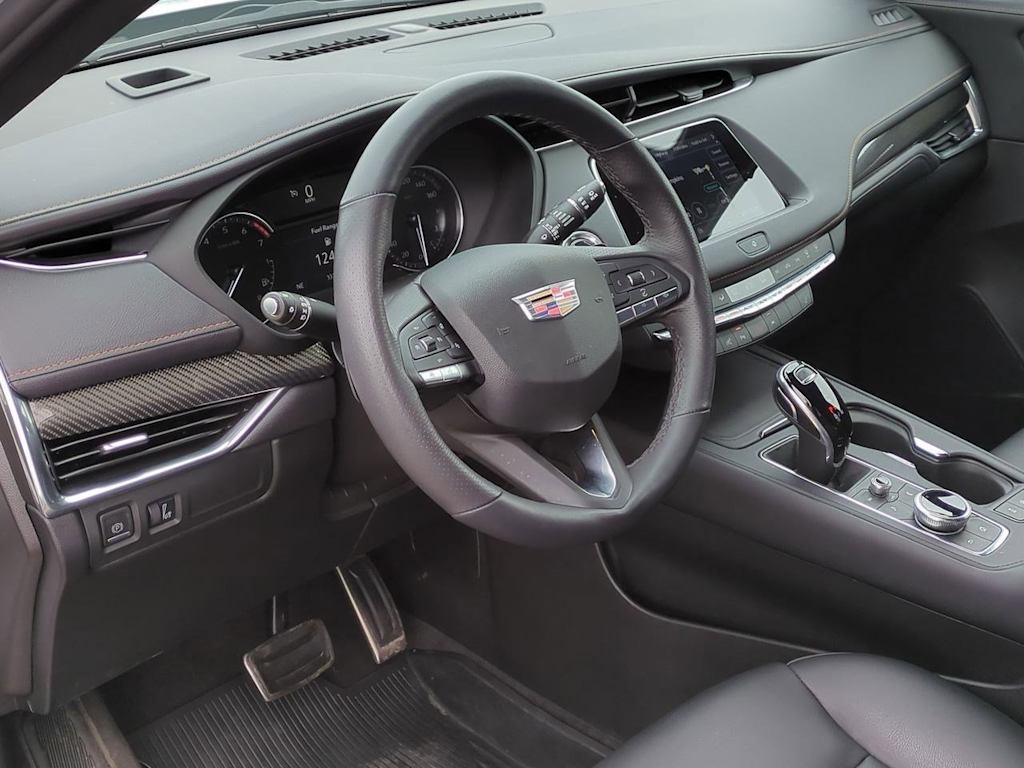 2022 Cadillac XT4 Sport 2