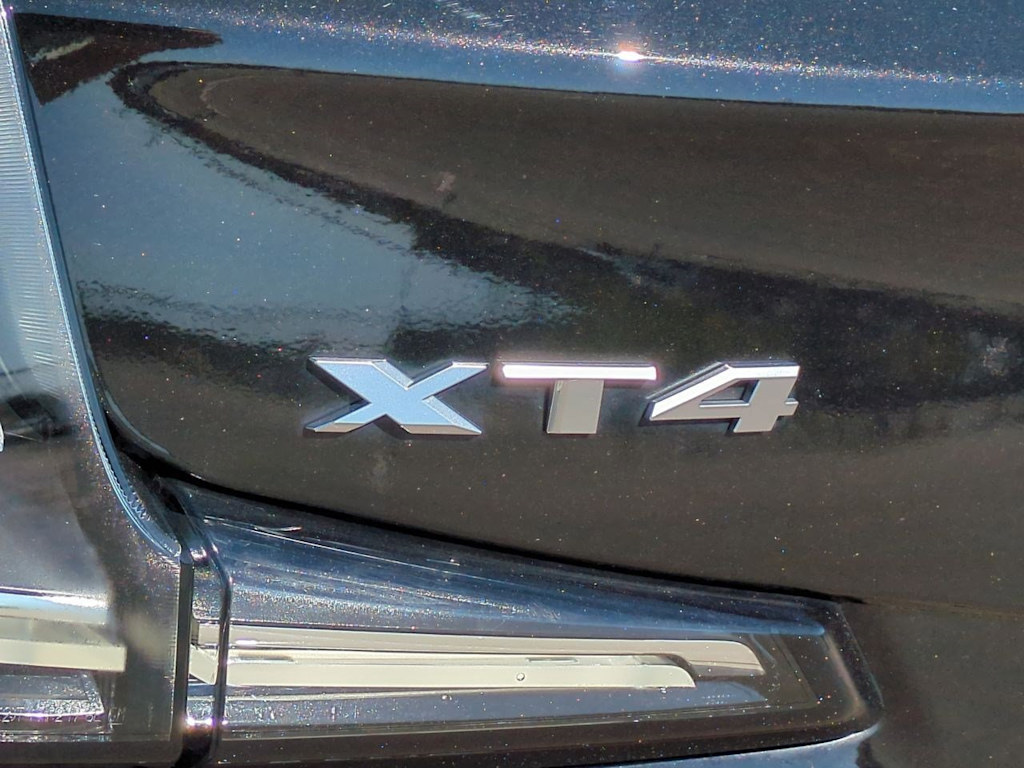 Thumbnail: 2023 Cadillac XT4 - 23