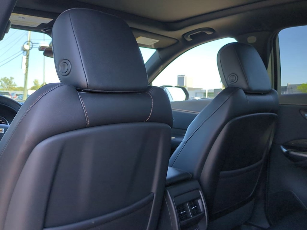 Thumbnail: 2023 Cadillac XT4 - 10