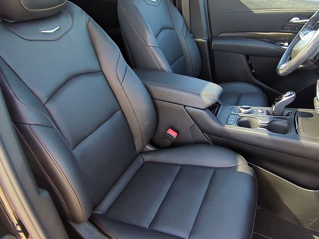Thumbnail: 2023 Cadillac XT4 - 28