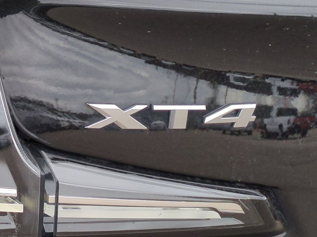 2022 Cadillac XT4 Sport 24
