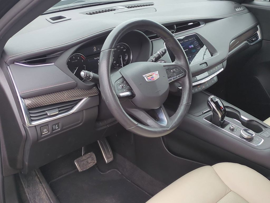 2022 Cadillac XT4 Sport 2
