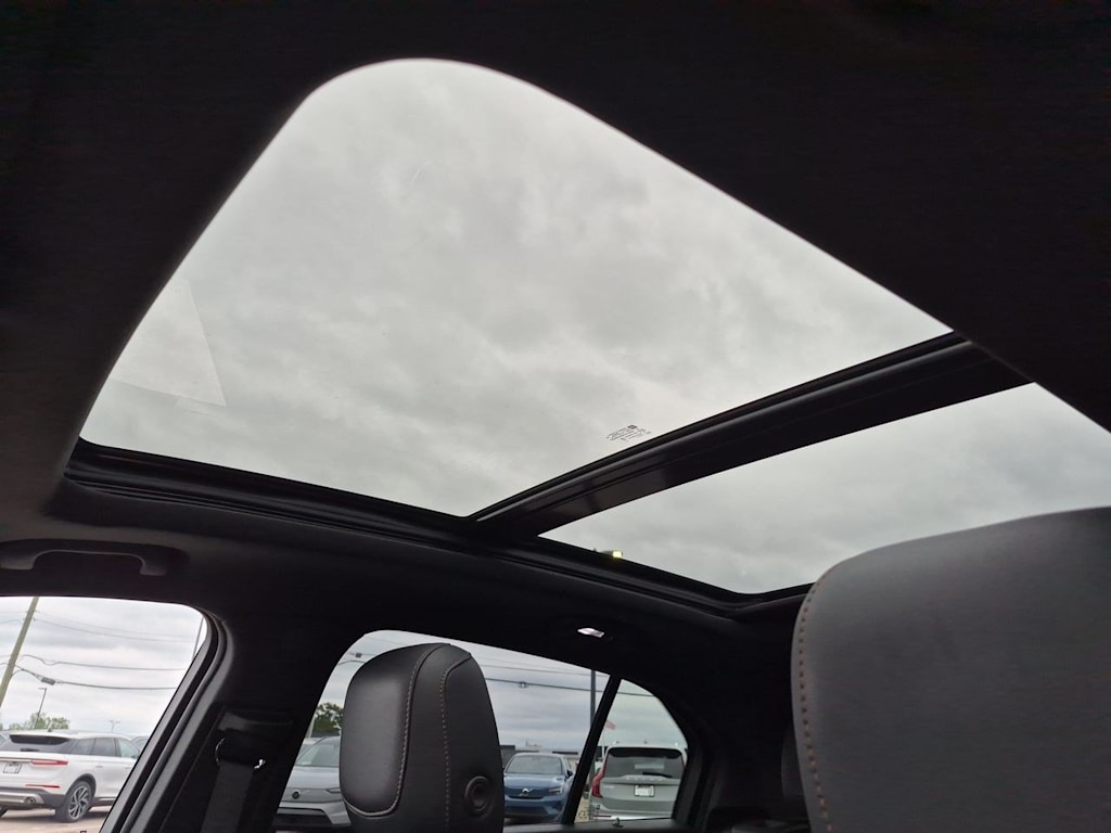 Thumbnail: 2023 Cadillac XT4 - 26