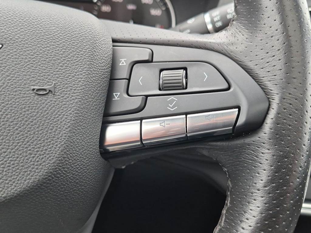 Thumbnail: 2023 Cadillac XT4 - 32