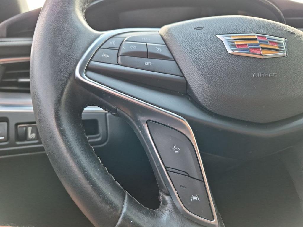 Thumbnail: 2023 Cadillac XT5 - 16